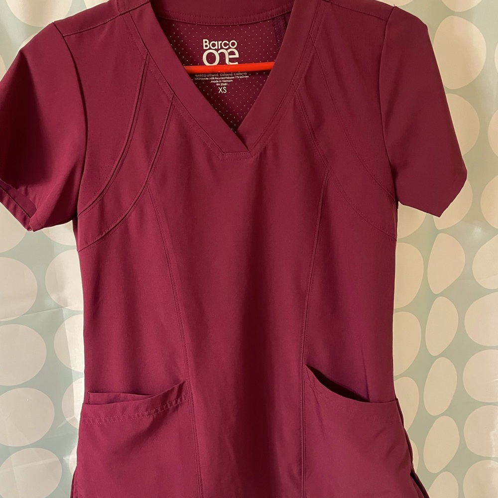 Barco one 4 Pocket Perforated V-Neck Top in wine